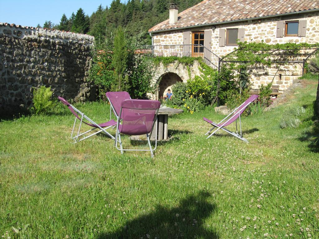 Le Petit Rias Gite Soleil Saint Maurice en Chalencon Exterior foto