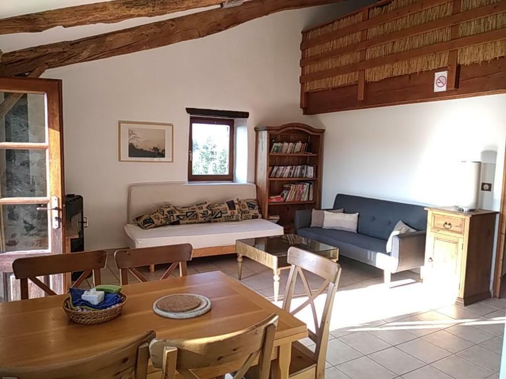Le Petit Rias Gite Soleil Saint Maurice en Chalencon Exterior foto